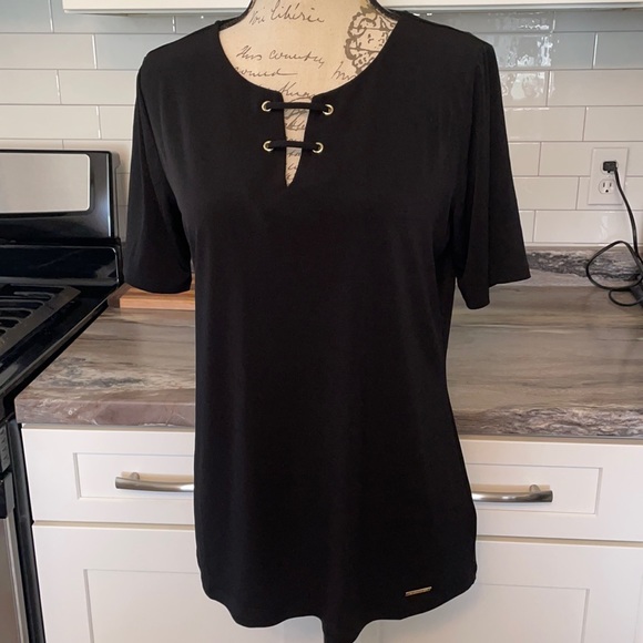 Black top - Picture 1 of 5